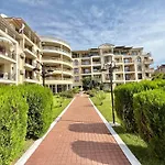 Cozy 1-bedroom In Royal Bay Szveti Vlasz