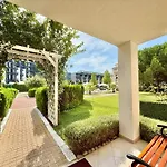 Cozy 1-bedroom In Royal Bay Apartman