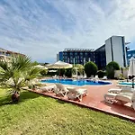 Apartman Cozy 1-bedroom In Royal Bay *